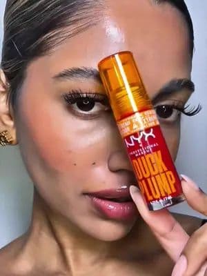Duck lips, but EXTRA! 🦆💋 The new @NYX Professional Makeup @NYX Cosmetics Canada #DuckPlump gloss is giving MAX volume, spicy tingle, and juicy shine in seconds! 🔥✨ Have you tried this viral plumper yet? #NYXCosmetics #PlumpLips #JuicyLips #TrendingBeauty #LipPlumper #makeuptrends #nyxcosmetic #DuckPlump #plumpgamestrong #nyxcosmeticscanada #nyx #gifted #plumper #lipplumper #fullerlips #redlips #glossylips #glosses #lipplumperreview #beforeandafter