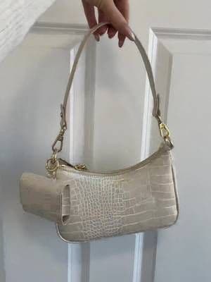 The perfect bag for neutral outfits 🤍 get 15% off @idealofsweden with code charatl15 #ad #howyoufeel #neutraloutfit #winterfashion #winteroutfitinspo