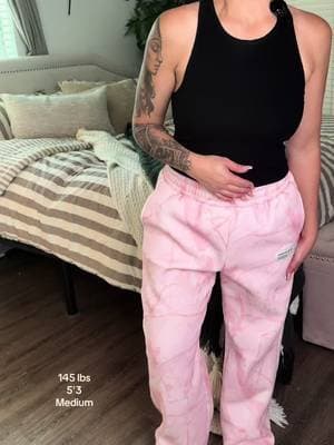 POV: you found the cutest camo sweats and theyโre PINK ๐๐ฉท Oversized, cozy, and giving effortless streetwear vibes. These Comfrt sweats are a NEED ๐๐๏ธ #TikTokShop #Comfrt #PinkCamo #CamoSweatpants #CozyStyle @Comfrt