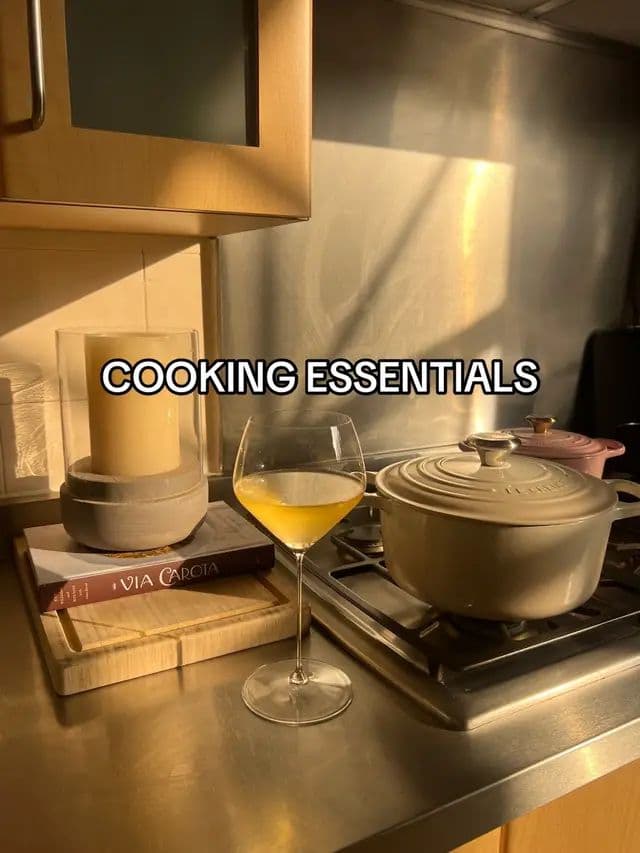 100% worth investing on @Caraway Home , its safe & non-toxic cookware that LASTS. You can use code LHR on their website to get 10% off🖤 #carawayquitmicroplastics