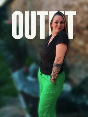 J’ai trouvé le pantalon parfait pour l’été. 💚 Cette version fluide en Kelly Green est hyper agréable à porter, légère et super facile à associer. Que ce soit pour une journée en ville, le travail ou les vacances, c’est le genre de pièce que je porte sans réfléchir. Cliquez en dessous si vous voulez le découvrir⬇️ #halarafr #halara #halaraCombinaison #TikTokShop #mode