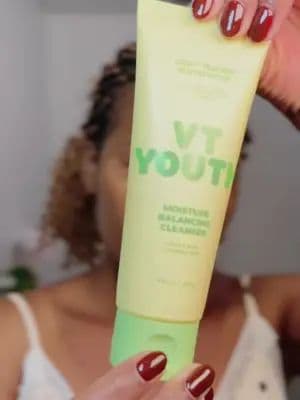 I’ve been trying the VT REEDLE S Rich Body Pad, and I’m curious to see how it fits into my body care routine 🧴💚 Sometimes we focus so much on our facial skincare that we forget about the rest of our body! VT also has the YOUTH skincare line, with different products for hydration and moisture-barrier care, so there’s more to explore if you’re into skincare. The YOUTH line is available at Don Quijote group stores, APITA and Piago in Japan (availability may vary by store). Have you ever tried skincare pads for your body? 👀 @vtcosmetics_spot #PR #VT #BodyCare #JapanSkincare #VTcosmetics