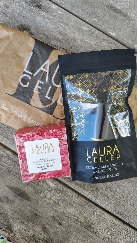 #LGblush425, #lauragellerbeauty #sponsored #lauragellerambassador
@lauragellerbeauty
Laura Geller baked blush and brig