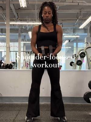 Let’s sculpt those shoulders ⛏️🤭 here’s a shy person friendly workout for people that don’t want to take up too much space in the gym but make their presence felt 💪🏾 like & save to add to your weekly routine You know I only train in Nike but I left my shoes and had to wear my fav @puma and it has officially changed my life. Don’t be surprised when you see these in more videos #shouldersworkout #plateworkout #bfitamazingambassador #pumaspeedcat #LIVEIncentiveProgram #LIVEStory #PaidPartnership