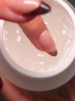 My skin has been so thirsty after I burned it, so I grabbed the new Peter Thomas Roth Water Drench moisturizer. This stuff is packed with hyaluronic acid and feels so good. It’s super lightweight but my skin literally just drinks it up, leaving it plump and hydrated. If you're looking for that serious moisture without the heavy feel, you gotta get this! @Peter Thomas Roth Labs #peterthomasrothwaterdrench #peterthomasroth #mattemoisturizer #ttsbeautybesties #tiktokshopcreatorpicks