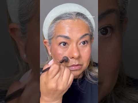 ✨Mature Skin FAVE: Blurred, bright, & locked in✨ I love using the L’Oréal Blurr-fection Loose