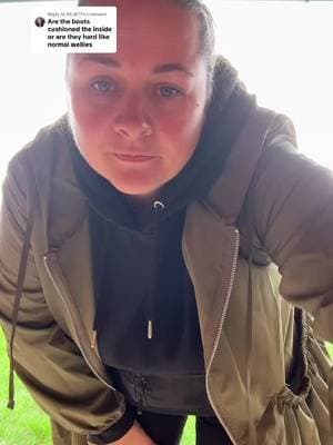 Replying to @Ali_W77 very much a bear with video 😂😂 but I keep it real 😂😂😜😜 #tiktokmademebuyit #boots #waterproofboots #fashion #dealdrops