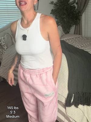 PINK CAMO OBSESSION! 🎀💗 These Comfrt oversized sweatpants are EVERYTHING! 😍 The perfect mix of cozy, cute, and trendy! That baggy fit with the pink camo print? YES PLEASE! 🛍️🔥 #Comfrt #PinkCamo #ComfrtSweatpants #TikTokShopFinds #OversizedSweats @Comfrt