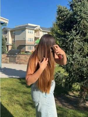 #PantenePartner ☀️💛 Este verano no solo estoy protegiendo mi piel, también mi cabello. Este leave-in ya se volvió parte de mi rutina antes de salir porque ayuda a protegerlo del sol, el cloro y la sal, mientras lo deja suave, con brillo y fácil de desenredar. @Pantene #hair #giftedByPantene #paidpartner