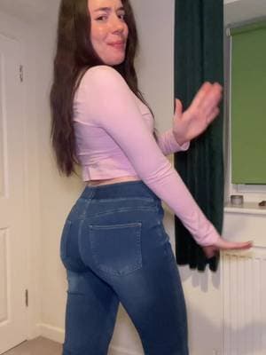 I get the hype with these Halara Jeggins, never going back to ordinary jeans again, so comfy and flattering @halara.wardrobe #halara #halarauk #halarajeans #TikTokMadeMeBuyIt #ActiveInHalara