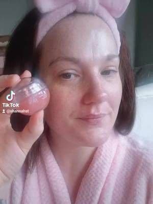 The secret to soft, hydrated lips!
You have to try this lip treatment from Glo. It leaves my lips feeling so soft and hydrated with the perfect glossy finish. The packaging is stunning and it comes in a few different flavours. You definitely need this in your routine. Get yours at the link in the orange basket!
#summersale #lipcare #glowrecipe #SkincareRoutine #tiktokmademebuyIt #lipglosses #beautytips #musthaves #glossy #glowingskin #makeuplips #skincareessential #tiktokshop #1 #bestseller
#tiktokshop