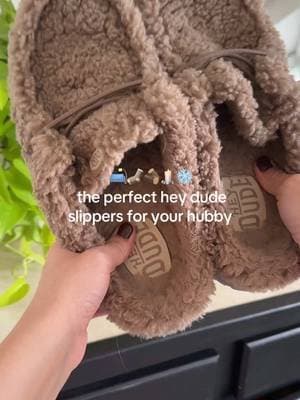 @HeyDude take all my money. A bit ashamed my husband and I have matching slippers 😂 but they’re that good!! #heydudeshoes #slippers #tiktokshopcreatorpicks #tiktokshopblackfriday #tiktokshopcybermonday