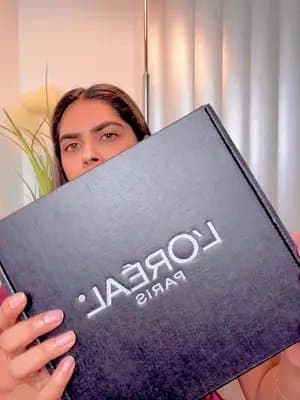 A little Parisian beauty moment! Unboxing this special delivery and getting inspired by that effortless French-girl chic. From fresh, natural-looking beauty to a touch of confidence, sometimes the simplest details make all the difference. Can’t wait to share my honest experience with you! I’ve partnered with L’Oréal. @lorealcanada #LOrealParisDefileEiffelTower #giftedbyloreal #lorealistarca@L’Oréal Paris @Lorealistar @