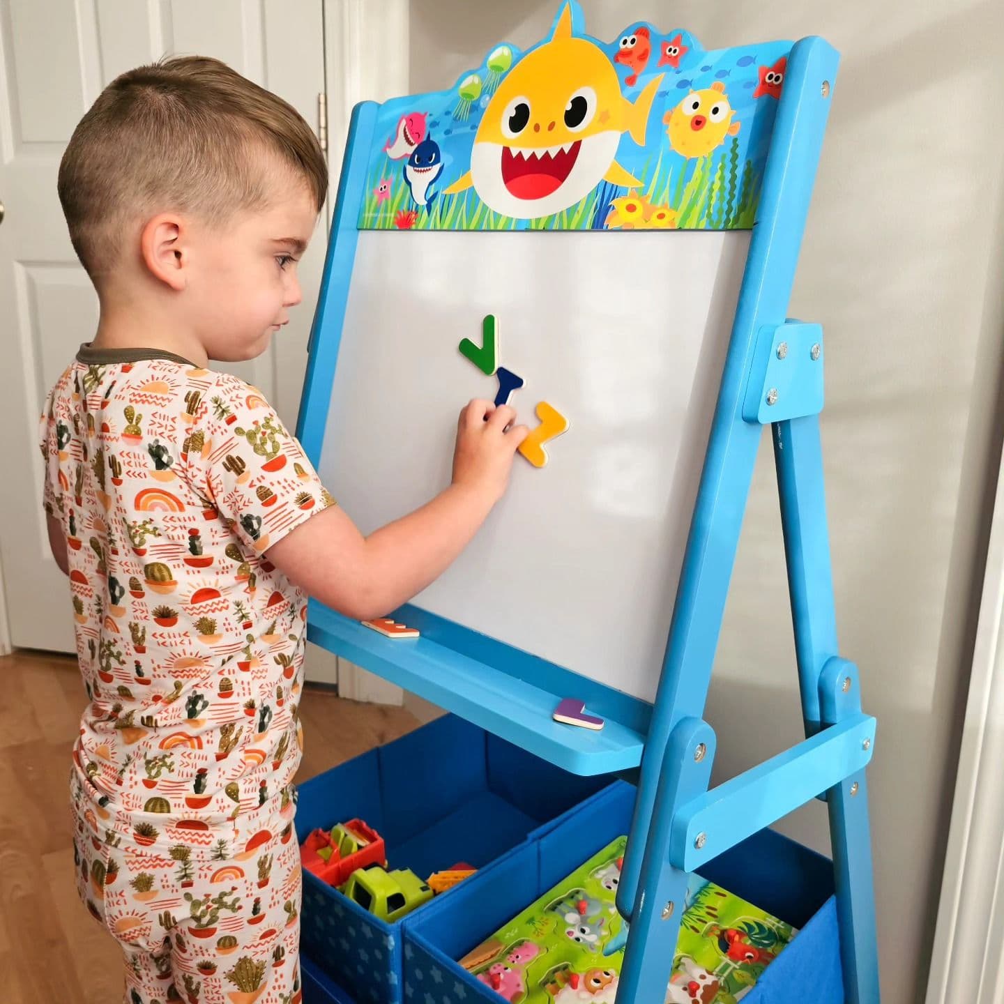 @deltachildren does it again!
Jesse is loving this Baby Shark easel! It's the first thing he plays with almost every mo