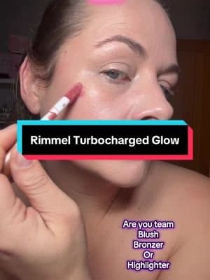 @rimmellondon we are loving this glow bundle! Beautiful shimmer glows ready for Christmas! #tiktokmademebuyit #blackfriday #makeup #beauty #rimmellondon