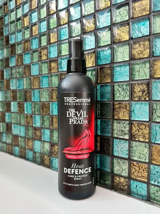 #AD ✨ I’ve been using the TRESemmé Heat Defence Spray for years, and it’s one of those products I always come back to. My hair sees a lot of heat, so protection is something I never skip. This special edition The Devil Wears Prada packaging is such a fun twist on a product I already love. The formula is still the same, lightweight, easy to use, and it leaves my hair feeling soft with a healthy-looking shine without weighing it down. It’s one of those staples that just quietly does its job every single time. Do you have a hair product you’ve been loyal to for years? @TRESemmé #TRESidents #TRESHeatProtect #glow_with_ania