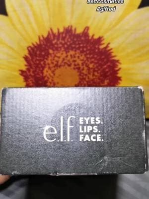 Umboxing de los correctores satinados de @e.l.f. Cosmetics 😍😍😍😍 #SoftGlamSatinConcealer #elfcosmetics #Gifted #trendtok #beautytok #descubre #fyp #parati #paratiiiii #tendencia #recomendado #lifehack #tiktokviral #viralproduct #viralfinds #musthave