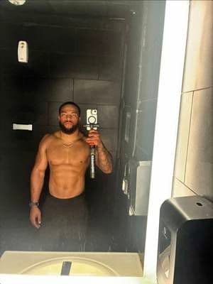 I set a goal to get under 10% body fat just to see how it looks tbh😂 past two weeks I haven’t really been in much of a routine or doing much cardio so we bout to get it together and update the stats at the end of this summer 🙂↕️💪🏾 • • This my #dadbod right now 😂😂 @Prozis_official use code HENDO1 at checkout 🔥🔥 #gym #fyp #gymmotivation #goals❤️