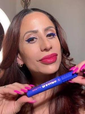 Hey Beauties ! Iβm here with my NEW favorite mascara from @Benefit Cosmetics from the Bad Gal Bang Collection! Have you seen their colored mascara collection?! These mascara are so fun to play around with! POWER BLUE is my absolute favorite right now ! Check out how gorgeous and pigmented it is on me ! You gotta head over to @benefitcosmetics and check out the other shades available! #benefitcosmetics #benefitclubpinkus #mascara #badgal #badgalbang #badgalbangmascara #bluemascara #blue #ad