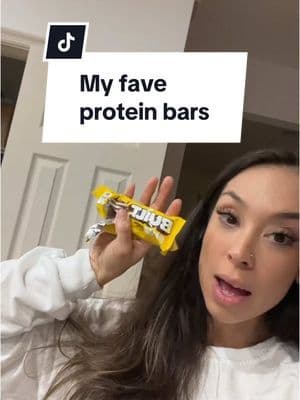 Yummm these bars are legit 🙌🏼 this is my second box except it’s the variety pack and it’s amazing! #fashionlookbook #spotlightfinds #freshforwinter #toptierjanuary #newyearnewaura #tiktokshopcreatorpicks #mademyyear #ttslevelup #builtbar #proteinbar #snacktok #proteinsnack