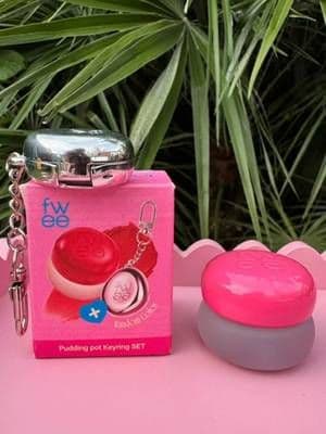 Cutest Lip Pudding You’ll Want in Your Bag 🩷 This little pudding pot is such a cute everyday lip product. The texture is soft and easy to work with, and the colour looks really natural on both lips and cheeks. It feels comfortable and gives a light flush without being sticky. I love the keyring it comes with, it makes it so handy to carry around. I’m really pleased with this shade and it has been fun to use throughout the day ✨ 🛍️ Grab yours from YesStyle using my discount code: SAFJB5OF 🔗 Link available in my bio via LinkTree. AD | Gifted @fwee @YesStyle @YesStyleInfluencers #YesStyle #YesStyleInfluencers #fwee #puddingpot #glow_with_ania