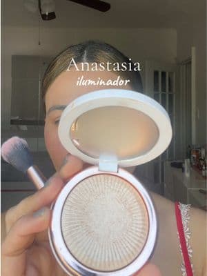 @Anastasia Beverly Hills I love it’s 😻 #iluminador #anastasiabeverlyhills #tiktokshop #anastasia #makeup #fypp #makeuptips
