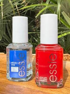 #AD ✨ A tiny nail polish tip if the first coat looks a bit streaky: don’t panic ✋ Some shades just need two thin coats, a little drying time and a glossy top coat before they come together properly. I used Essie in Full Blown with the Essie All-in-One top coat, and I love how bright and juicy the colour looks in daylight. Save this for your next mani 💅 @essie #TheSaveTest #LOrealistarUK #essie #glow_with_ania