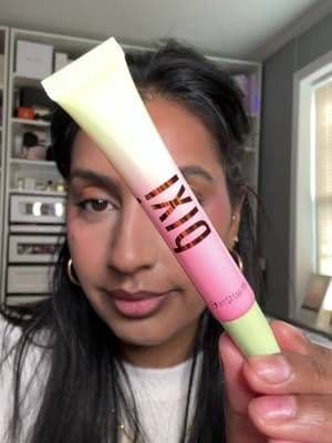 PH reactive gloss from @Pixi Beauty is a great everyday lippie. Works with your pH so the color changes to your unique shade. Formula feels comfortable on the lips, easy squeezable tube, beautiful shine and can be worn alone or with lip liner #gifted #pixibeauty #pixiliptonemagic #glosslovers #PHreactivelippie