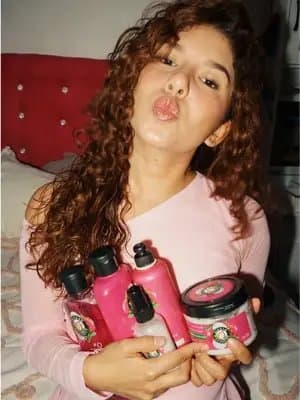 Mi cabello amando está línea de pitahaya y menta 💕🫦deja mi cabello sedoso, con mucho brillo y el olooor me mataaa huel