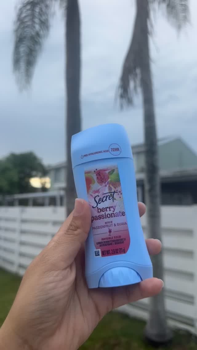 POV: Secret Berry Passionate!
Smells fruity and fresh, glides on smoothly and lasts all day!
Perfect for summer and e