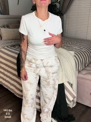 POV: You found the camo sweats you’ll never want to take off! 😍🔥 The Comfrt Camo Pants are oversized, cozy, and effortlessly stylish! 🤎✨ Perfect for lounging or running errands while looking cute! 🛍️💕 #Comfrt #ComfrtCamo #TikTokShopFinds #CamoSweats #OversizedFashion @Comfrt