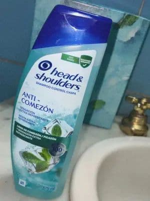 Les cuento sobre mi experiencia probando el nuevo Head & Shoulders Anticomezon 🚿💦🛀🫧🍃❄️💙🧖🏼♀️ #AntiComezon #AnticomezonFM #AntiComezonHS #publicidad #head&shoulders #grwm #cabello #cabellosaludable #headandshoulders #head&shouldersanticomezon @For_Me @Head & Shoulders LA