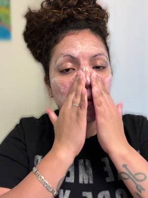 Mixsoon es una marca coreana de skincare reconocida por su enfoque minimalista y sus fórmulas limpias, diseñadas para cuidar la piel de forma suave pero efectiva. Sus productos se centran en ingredientes únicos y altamente concentrados, ayudando a fortalecer la barrera cutánea, hidratar profundamente y mejorar la textura natural de la piel. #tiktokshop #skincareroutine #glassskin #mixsoon #beanessence @mixsoon global