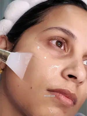 Best part of skincare with MEDICUBE💖 Product used: 🍀 Collagen Night Wrapping Mask-Medicube. Benefits: 🫧A overnight mask enriched with rich collagen, effectively improve skin elasticity and hydration to turn your skin glowy and dewy. 🫧Offers collagen wrapping care to lock the moisture and nutrients deep in your skin while you are asleep. 🫧Helps refine skin texture and repair skin conditions in two weeks. 🫧Clinically tested, suitable for sensitive skin. 🩵How to use: 1. After cleansing and applying toner and cream, apply a moderate amount on your entire face by avoiding lip and eye area. 2. Leave it to completely dry before going to bed. 3. The next morning, peel off the collagen protection film and gently rinse with lukewarm water. @medicube global @medicube US Store @medicube_pr #medicube #medicubeskincare #medicubedevice #ulta #sephora #creatorsearchinsights #fyp #pr #skintok #skincare #collabration #fyp