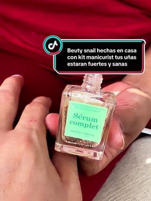 Te puedes hacer las uñas desde la comodidad de tu casa con este kit?@Manucurist uñas quedarán como si estuviera saliendo de un salón. Vienes con sus limas. Vienes con sus ceros hidratantes para uñas y cutícula. Viene con un esmalte, el cual es muy bueno porque te deja tus uñas muy fuertes. Si tienes tus uñas débiles maltratadas se quiebran con nada tienen rayitas este producto es ideal para ti en mi casa lo uso yo y bueno como mi esposo vio que mis uñas están mejorando. Ahora también las quiero usar.#serumsnail #snail #beauty #manicurist #snailtok #nailpolishswatchl #acrylicnailkitforbeginners #glowuproutinenailhairlashcare #nailtechpromaxpackage #manicure\ud83d\udc85pedicure\ud83d\udc63set #snailcollagenactivecream #pdrnskincareglowroutine #gelxnailtechmusthaves #nailpolishlaunch #treeactivecrepeyskinrepairtreatment #tiktokshoprestock #fyp #foryoupage #tiktokshop #tiktokshopcreatorpicks #beauty
