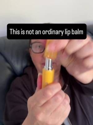 Stop whatever you’re doing and click to buy this balm. I have never used such a hydrating balm with such gloss, yes I’ve had lip glosses, but this is a BALM with such a glossy finish, I am shook 🥰 Why is this sooooo good? Combines these active ingredients Panthenol, Collagen, and Hyaluronic Acid for intensive moisture. This product effectively smooths lips and reduces fine lines by providing collagen care. It helps maintain lip smoothness and minimise wrinkles. Powerful daily lip protection with SPF 50+ PA++++ this is a strong defense against harmful UV rays All this with a light, fresh blueberry aroma ideal for daily lip care. 🧡This is next level balm, I’m hooked 🧡 Watch this again and just look at that gloss #laka #lipbalm #TikTokMadeMeBuyIt #kbeauty #VocêNoBondDeDove