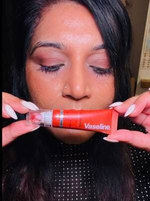 Me, picking the one red I was least confident about… and then seeing THIS on my lips. 😂🍒 Who gave this shade permission to suit me?! @Vaseline Gluta-Hya Lip Serum Gloss in Cherry Crush gives a sheer red tint with a glossy, non-sticky finish — plus 4 types of Hyaluronic Acid and SPF 15. Tint + shine + hydration… yeah, I get it now. 👀 #VaselineGlowGettersUK #VaselineGlutaLipSwipe #AD