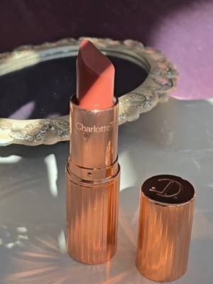 ***Werbung*** Wo seht ihr die รผberzeugendsten Muster in der Schรถnheit? Der Lippenstift von Charlotte Tilbury ist eine Kunst fรผr sich und mein absoluter Liebling ๐ Mit Mit meinem Code: โถ๏ธ ๐๐๐๐๐๐๐๐๐๐๐๐๐๐ โ๏ธ bekommt ihr 15% Rabatt auf alle Produkte bei Charlotte Tilbury. Ihr kรถnnt auch gerne den Link in meiner Bio nutzen. #AD #CharlotteTilbury #MagicBeautyStarsAcademy #makeup #ugccreators @Charlotte Tilbury