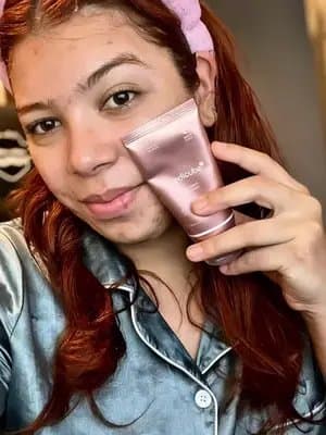 ✨ Pareço um pouco louca agora 😅, mas olha esse glow! Usei a Collagen Night Wrapping Mask da Medicube — ela hidrata profundamente, melhora a elasticidade e deixa a pele firme e radiante pela manhã. Acordar com pele de vidro nunca foi tão fácil 💧💖 #medicube #amazon #amazonmusthaves #wrappingmask #glassskin @medicube global