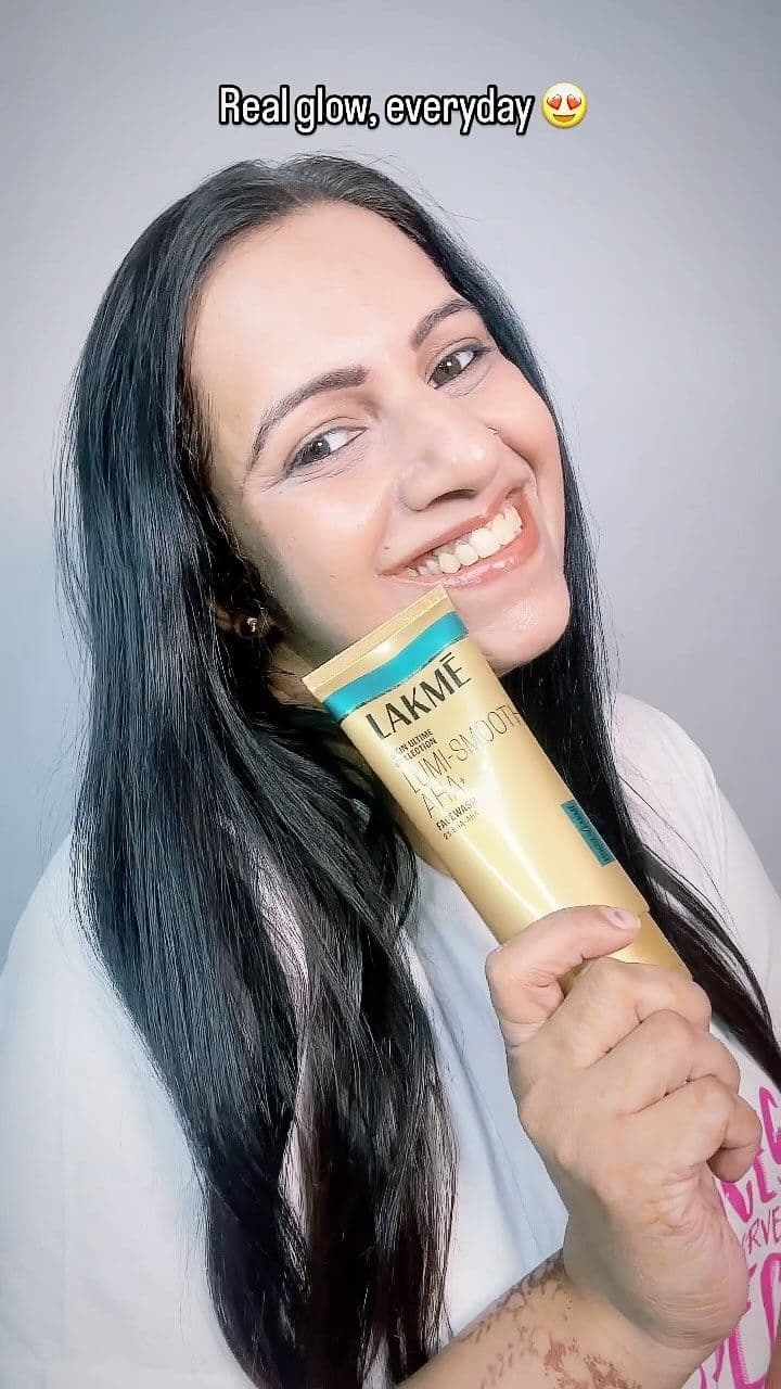 Smooth skin loading…
Say bye to buildup & clogged pores with 2% Salicylic + 2% Lactic Acid! Gentle, effective, and never