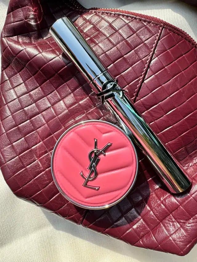 #ADโจ A little YSL beauty moment ๐ฉท The YSL Make Me Blush Cream is such a gorgeous pop of colour. I love how you can keep it soft and sheer or build it up for a bolder flush, and the creamy texture blends so beautifully into the skin. Paired with the YSL Lash Latex Mascara, with its tiny 496 micro-bristle brush designed to catch every lash for lifted, defined volume. @YSL Beauty #YSLBEAUTY #MyYSLSensorySwatch #makeup