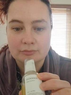 I received this product for free from Picky and MIXSOON in exchange for my honest review. I've been using this for a while now in my morning and evening skin care routine. This is a vegan alternative to snail mucin and I've never tried anything like this before. I love love the glowy glass effect it gives my skin. When using it as an exfoliant I did not feel particles coming out of my skin (it was still pleasant to roll around my fave though!) #pickyreview #gopicky #mixsoon #vegansnail #glassskin #koreanskincare #gifted #irishcontentcreators #irishugccreator #irishbeautyblogger #kbeautyskincare @mixsoon_official