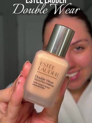 Probando la nueva Double Wear de Estée Lauder ✨ Me encanta cómo deja la piel: natural, uniforme y cómoda durante todo el día. 🤍 @Estée Lauder @CXS #EsteeLauder #GiftedByEsteeLauder #DoubleWear #MadeForMore #communityxseen