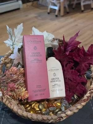 I never thought I’d say this about a body mist, but I feel—and smell—EDIBLE when I wear this! 😂 The warm, sweet almond