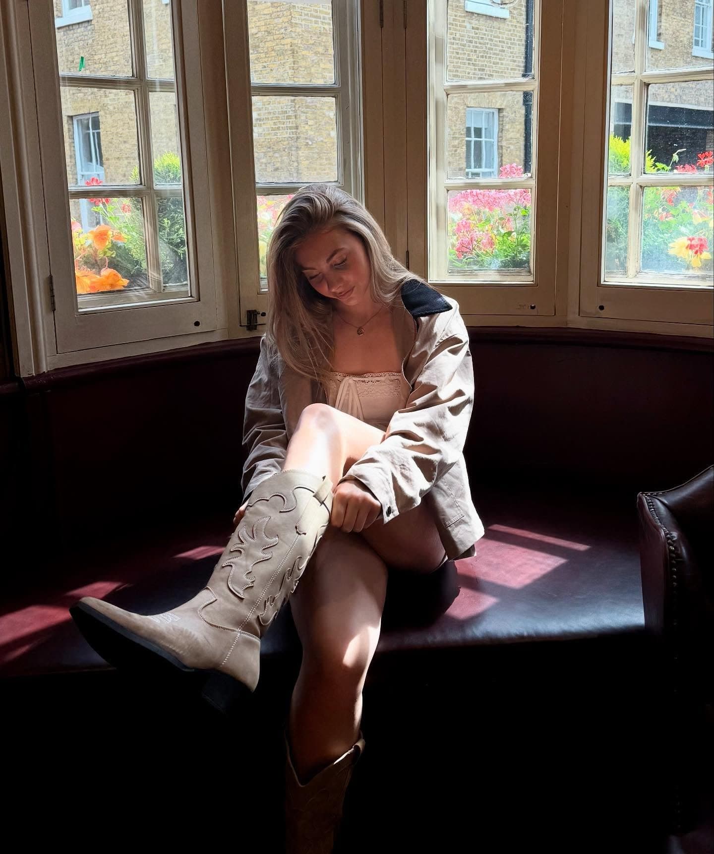 Pub season ☀️
Top is @hollister
#ad #hollisterpartner #clothes #london