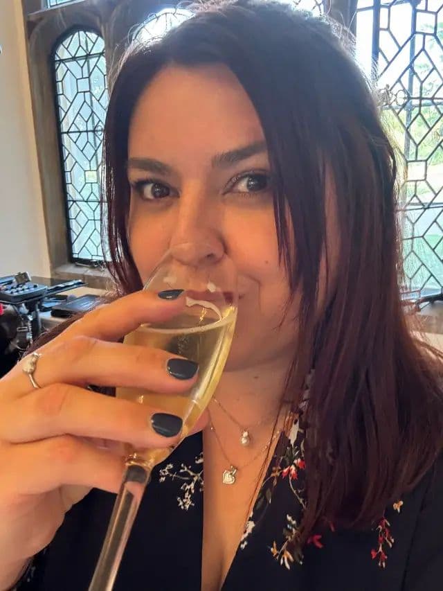 #AD ✨ Wedding celebrations 💒🤍🥂 Just a few days ago I was celebrating the wedding of a very special couple, officially welcoming my sister-in-law to the family ❤️ It was the perfect occasion to dress up and bring out some of my favourite jewellery ✨ I went for silver Abbott Lyon pieces, including the heart necklace and ring, mother of pearl bracelet and watch 🤍 I layered the necklace with a delicate pearl piece that was a gift from the bride, which was such a lovely touch and worked beautifully with everything I’d chosen. The perfect finishing touches for a very special day 🥂 🛍️ Shop my Abbott Lyon favourites with 15% off: community.abbottlyon.com/a/glow.with.ania @Abbott Lyon #TheALCollective #WeddingGuestStyle #SilverJewellery #glow_with_ania