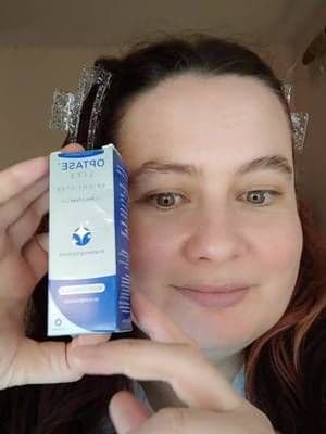 I was gifted Optase Life Bright Eyes by Beauty Buddy to Review. I was amazed at how BLUE 💙the fluid in the bottle is! Each time I used it on my eyes, I felt so refreshed, it was like my eyes were drinking a tall cold glass of water 💦 I found it a bit challenging to use since the nozzle is so small but then again I don't normally use eye drops so I am a novice in that respect. I feel really lucky to have had the opportunity to test this out! #BeautyBuddySquad #Gifted #OptaseLifeBrightEyes @Optase UK & Ireland