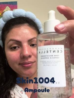 ✨ Descubre la SKIN1004 Madagascar Centella Tone Brightening Capsule Ampoule ✨ Esta ampolla transparente con cápsulas visibles es el secreto para una piel radiante y uniforme. 🌿 Formulada con Centella Asiática, niacinamida y ácido tranexámico, calma la piel sensible, ilumina el tono y reduce la apariencia de manchas.#tiktokshop #kbeauty #ampoule #skin1004 #skincareroutine @SKIN1004 US @skin1004_influencers