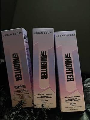 #ad Už teď tento @urban decay All Nighter Setting Spray můžeš koupit na @Notino CZ/SK 🖤 #LorealistarCHS #allnightersettingspray #UrbanDecayPartner #notino
